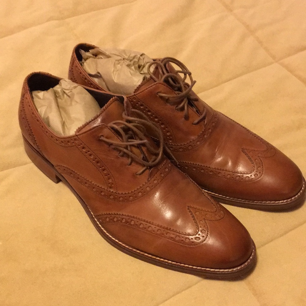 Cole Haan brown/tan leather dress shoe 10.5. Brogue styling.
